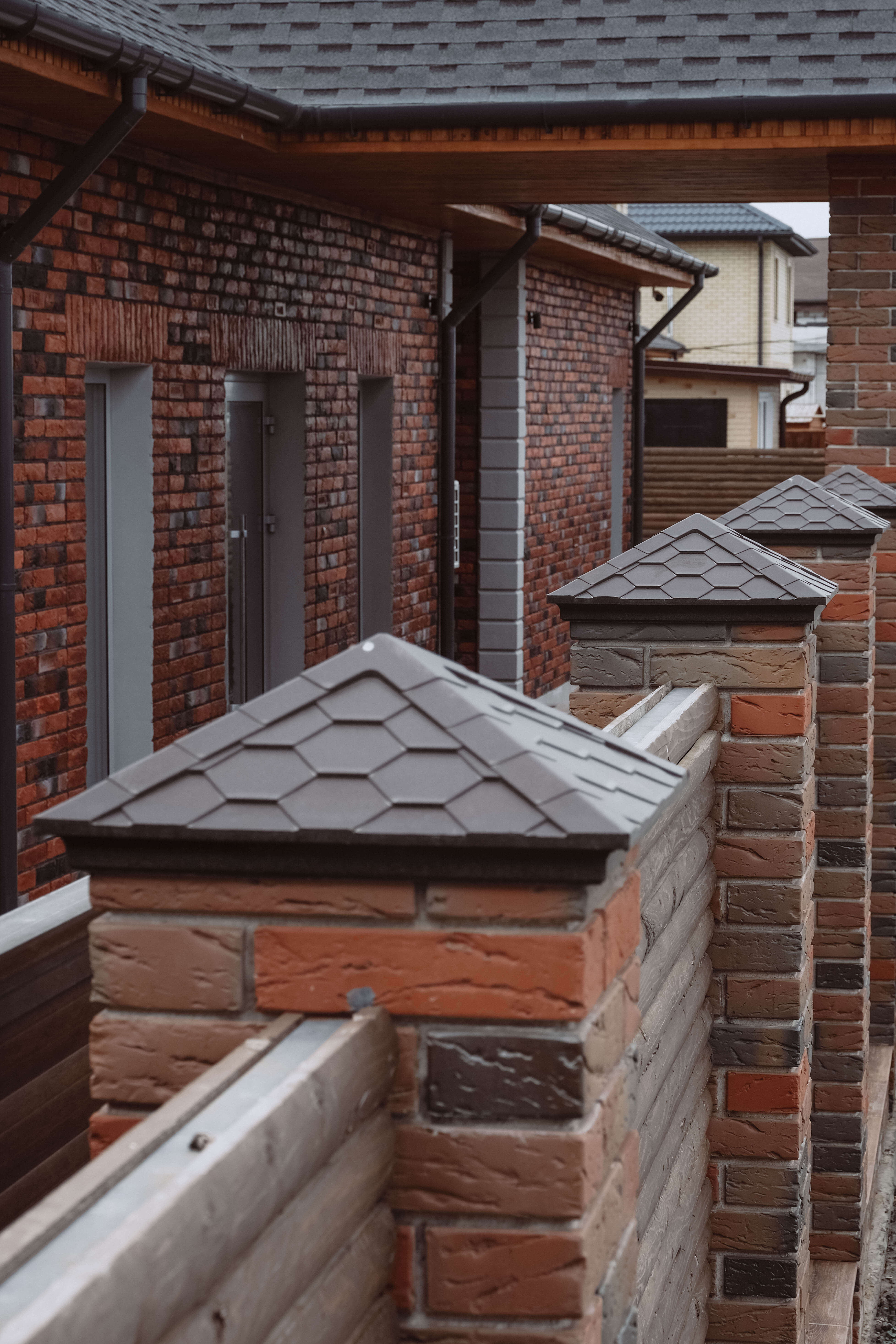 Колпак Zking Эверест Коричневый на столб 1.5х1.5 кирпича (390х390мм) в Анапе фото